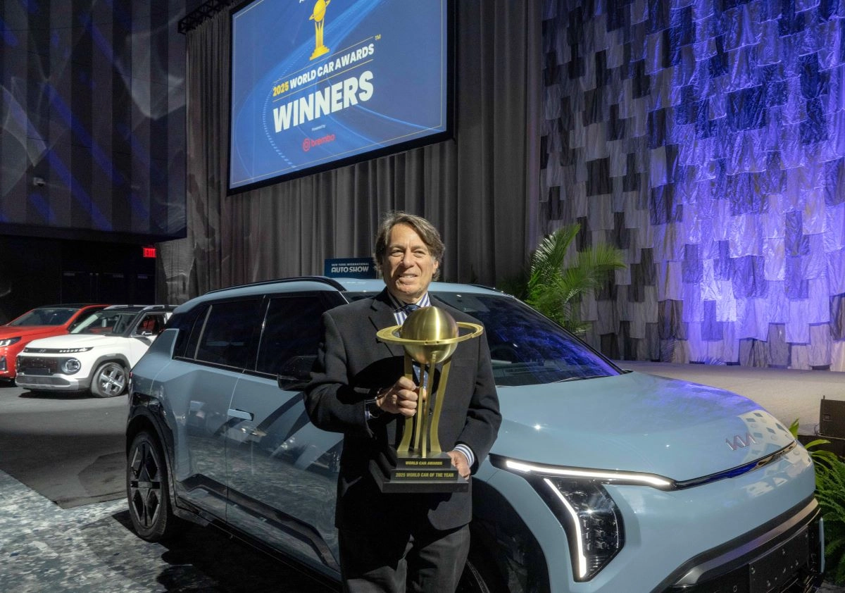 (Photo 2) Kia EV3 Wins 2025 World Car of the Year   resized